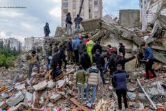 튀르키예·시리아 강타 지진 사망자 3만명 넘어... 3만3179명