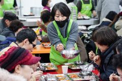 [포토] 시각장애인들 위한 ‘오병이어 기적의 도시락’ 출범