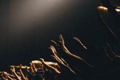 부유한 클럽 주인이 성령 확인 없이 헌금만 한다면?