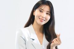 배우 오윤아, 바자회 수익금과 SBS 희망TV 출연료 기부