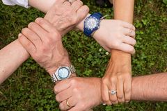 ‘세대 잇는 가계 저주’ 아닌, ‘세대 이어 반복되는 잘못’을 끊어야