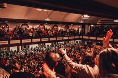 美 ‘애즈베리 부흥’… 계속된 예배에 몰려든 인파