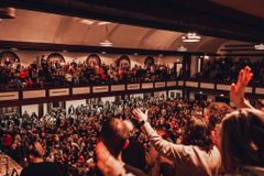 美 애즈베리대, 인파 수용 위해 캠퍼스 밖에서 예배