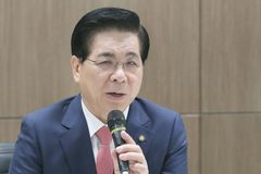 “동성 커플 피부양자 자격 인정 판결, 판향적이고 월권”
