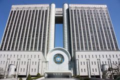 “동성 결합 피부양자 인정? 판사들, 법대로 판결해야”