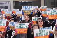 링 오른 ‘서울 학생인권조례’… “아동 프리섹스가 인권인가”