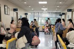 "업무 2~3배에 진료비는 최저"… 소아과 전공의 멸종