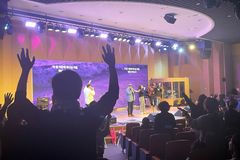 개인주의 신앙 너머 통일과 열방 위한 예배의 장