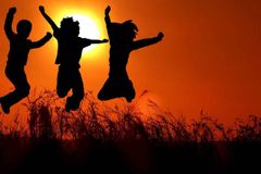 ‘나 혼자 산다’ 해도, 사람들과의 ‘따뜻한 관계’는 행복에 필수