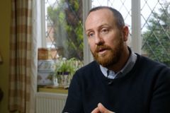 “동성애는 죄” 주장했다 유죄 판결받은 英 전도자, 항소심 승소