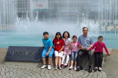 “어린이들 안아주며 사랑하는 일, 가장 귀중하고 행복해”