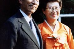 한 알의 밀알이 땅에 떨어져 죽지 아니하면