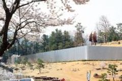 “부활절, ‘성경의 벽’ 부터 온 시민 즐기는 ‘퍼레이드’ 행렬까지”