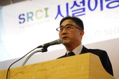 “가정 해체로 홀로 된 아이들에게 세심한 정책 필요”