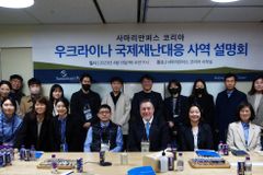 “잊혀져 가는 우크라 난민… 긴 여정 함께 할 친구 필요”