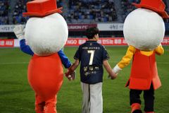 수원FC 홈경기서 ‘굿피플 데이’ 개최… 희귀난치성 질환 아동 후원