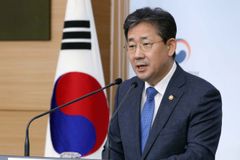 박양우 전 장관, 카이캄서 안수받고 목사돼