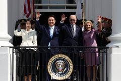 “대한민국은 한미동맹 성공 그 자체”… 美 의회 44분간 26번 기립박수