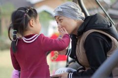 [리뷰] 영화 , 삶과 죽음 경계서 소망 전한다