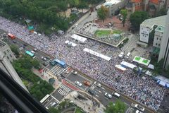 “퀴어축제 서울광장 사용 불허한 서울시 결정 환영”