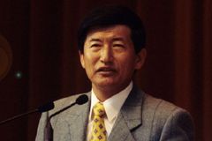 정명석 측, 여전히 혐의 전면 부인… 검찰, 전자발찌 부착 청구
