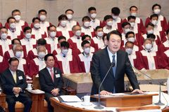 尹 대통령, 종교계와 간담회… 이영훈·김삼환 목사 참석
