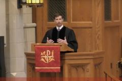 총격에 딸 잃은 美 목회자 “슬픔과 함께하는 법 배워”