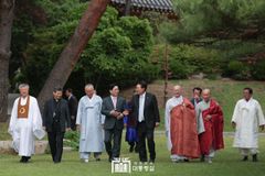윤석열 대통령, 종교 지도자들과 오찬… 기독교계서는 이영훈·김삼환 목사 참석