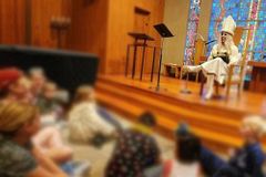 美 대형 장로교회, 주일예배 중 동성애자 공연 ‘충격’