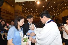 여의도순복음교회, 출산 축하·장려하는 ‘헌아식’ 재개