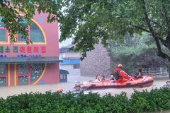 “성전 잔해 치우며 눈물… 침수 피해 복구 막막”