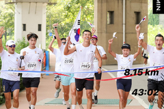 가수 션 등 32도 폭염 속 광복절 마라톤 진행, 15억 모금