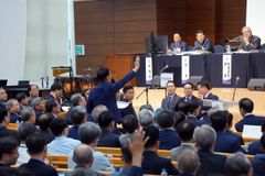 [합동 10신] 정년 연장, 올해도 부결… “후배들 ‘길막’ 말자”