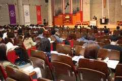 “신학자의 귀, 하나는 성서 하나는 과학 향해야”