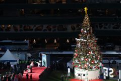 [사설] 성탄트리 위에 ‘십자가’ 혹은 ‘별’