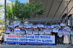 “간행물윤리위, ‘항문성교’가 청소년에 유해하지 않다?”
