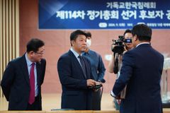 총회 5일 앞두고 또 법정으로… 엎친 데 덮친 기침