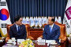우원식 국회의장, 한교총 방문해 기도 요청