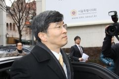 자유통일당 “곽노현, 30억원부터 갚고 출마하라”