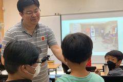 세이브더칠드런 앰배서더 정재승 KAIST 교수 “책 기부해요”