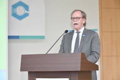 국내 각막이식 대기 약 2천 2백 명… 평균 8년씩 걸려