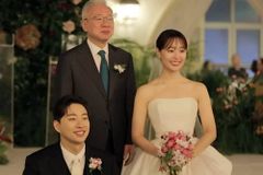 박위-송지은, 축복 속 결혼… “작은 교회로 살아가겠다”