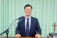 ‘한강 작가 삼촌’ 한충원 목사 “겸손하게 하나님 앞에 나오길”