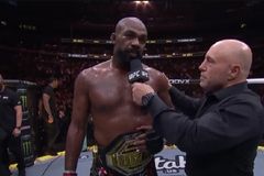 UFC 헤비급 챔피언 “하나님께 영광… 예수님이 여러분 사랑하셔”