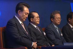 [포토] 국가조찬기도회 2년 만에 참석, 기도하는 윤석열 대통령