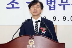 [속보] 조국, 징역 2년 확정… 의원직 상실