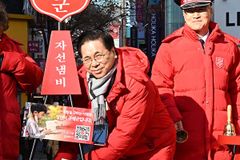 여의도순복음교회, 명동 구세군 자선냄비 봉사 동참