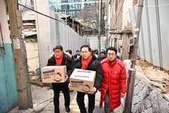 여의도순복음교회, 쪽방촌 이웃 찾아 희망박스 전달