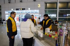 새벽 300km 달려 무안 참사 현장으로… “곳곳에서 울 힘조차 없는 탄식”