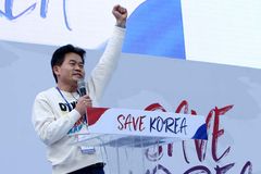 울면서 호소한 전한길 강사 ‘헌법재판소, 이게 민주주의?’